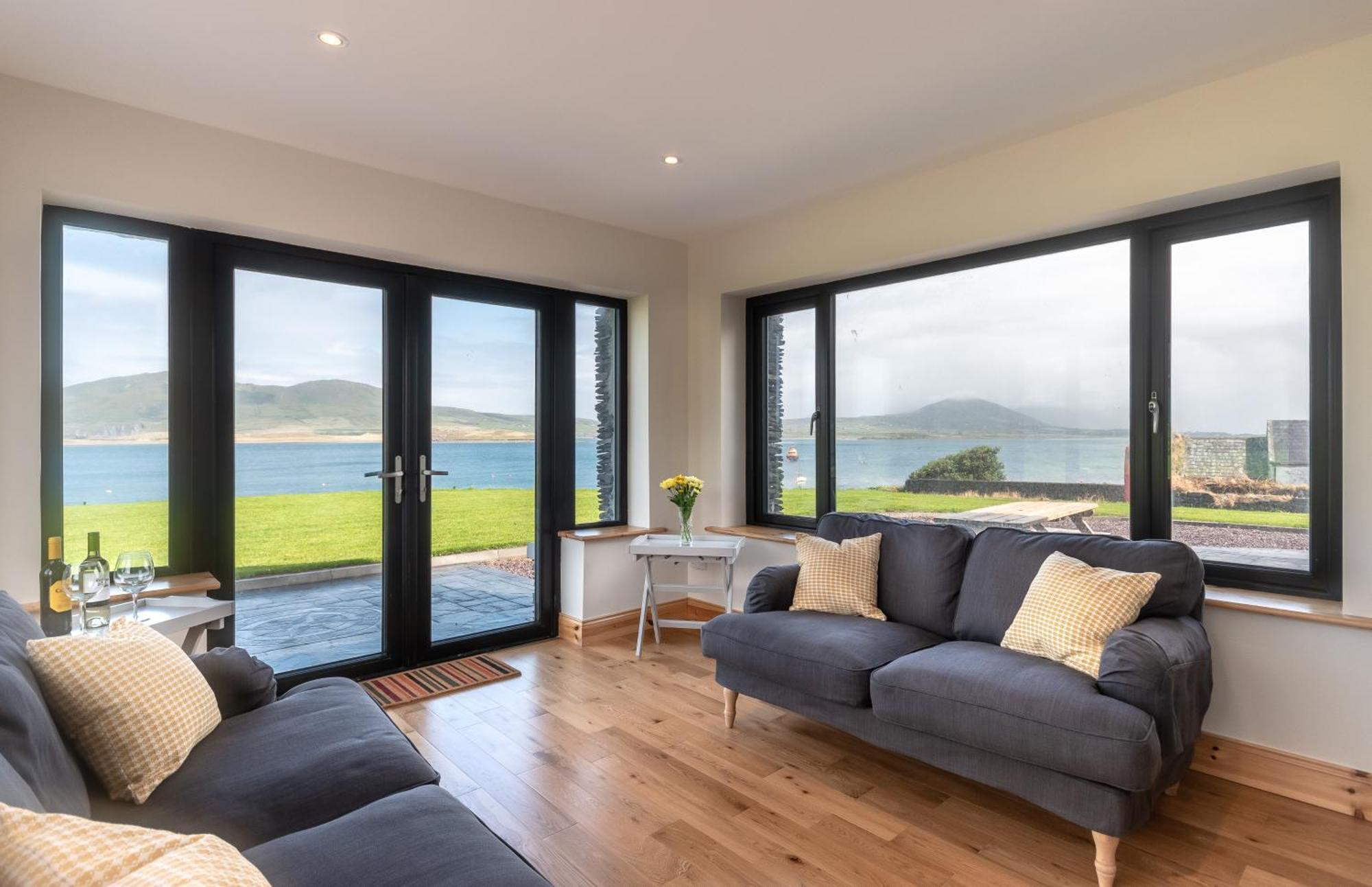 Luxury 4 Bedroom Holiday Home Overlooking The Sea On Valentia Island Knights Town Exterior foto