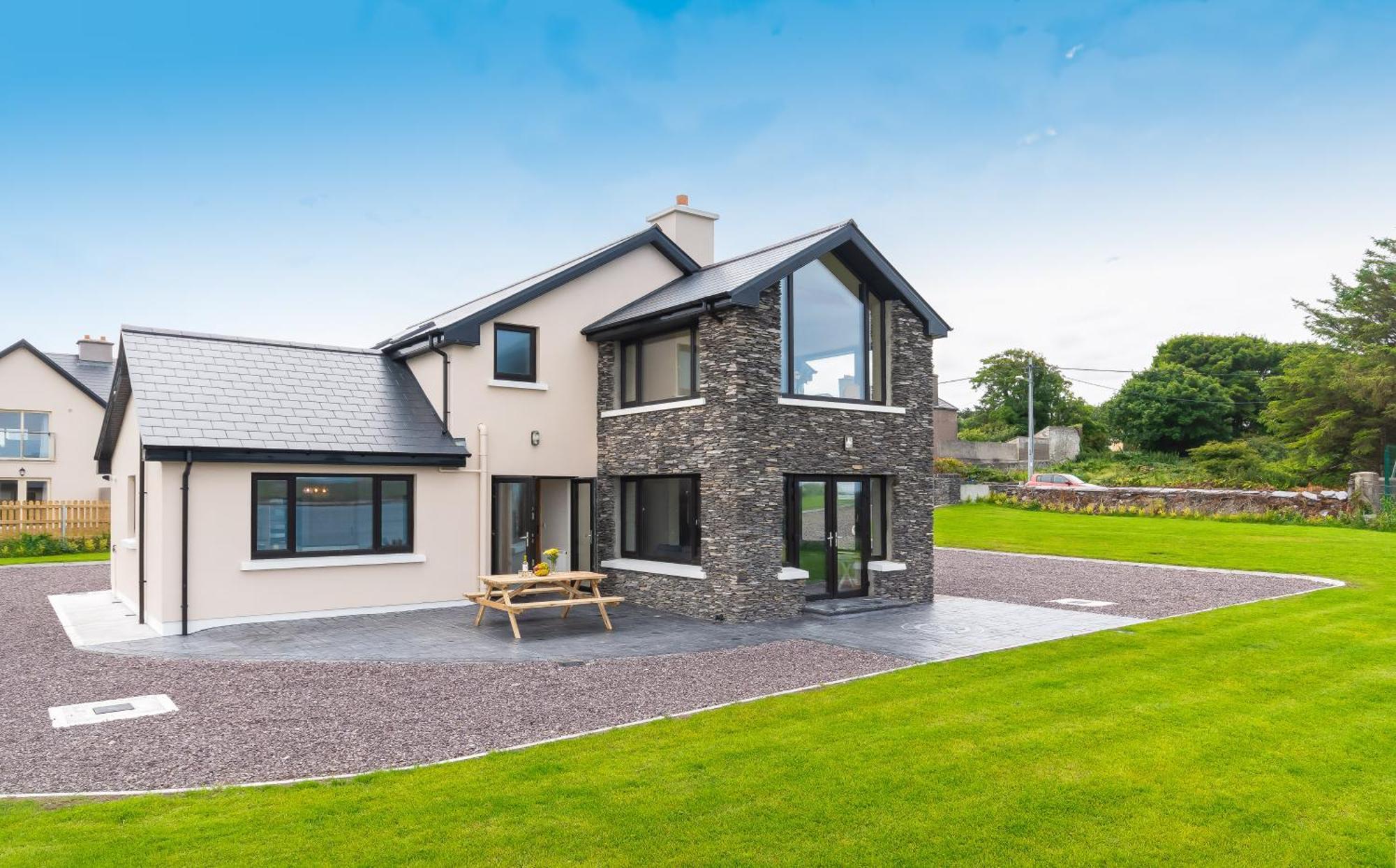 Luxury 4 Bedroom Holiday Home Overlooking The Sea On Valentia Island Knights Town Exterior foto