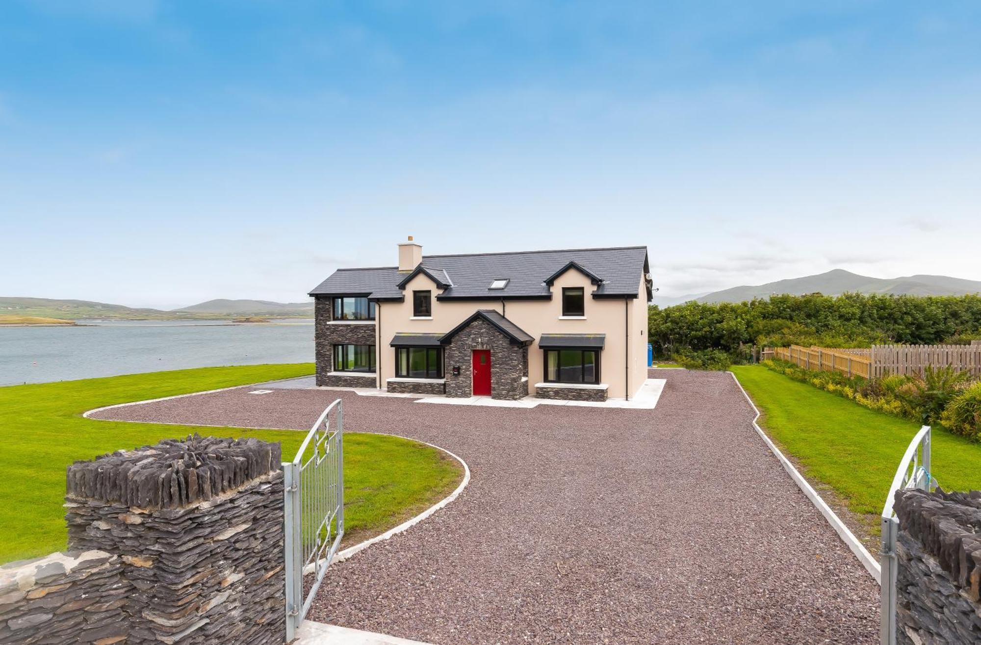 Luxury 4 Bedroom Holiday Home Overlooking The Sea On Valentia Island Knights Town Exterior foto